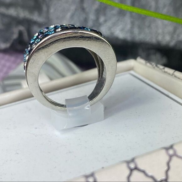 Dillard’s Cocktail Ring Teal Multi Crystals Statement Fashion Size 7 Silver NIB - Picture 6 of 8